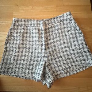 Kiabi FR size 44 (size L in US) boucle herringbone-like shorts